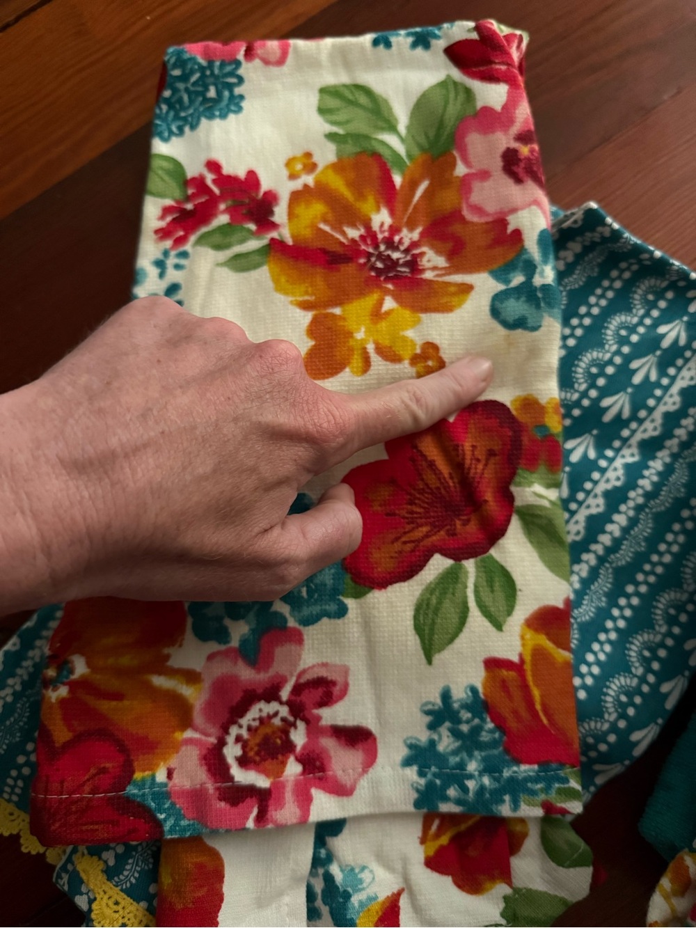 Pioneer Woman dish towel set, Wildflower Whimsy Pioneer Woman, farmhouse towels - Picture 8 of 8